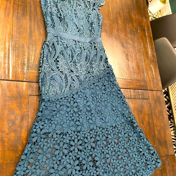 TAHARI MIDI DRESS - Emerald Floral Lace Size 2 - Picture 3 of 5